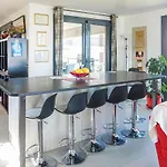 3 Bedroom Awesome In 卡伦扎纳