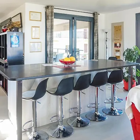 3 Bedroom Awesome In Calenzana